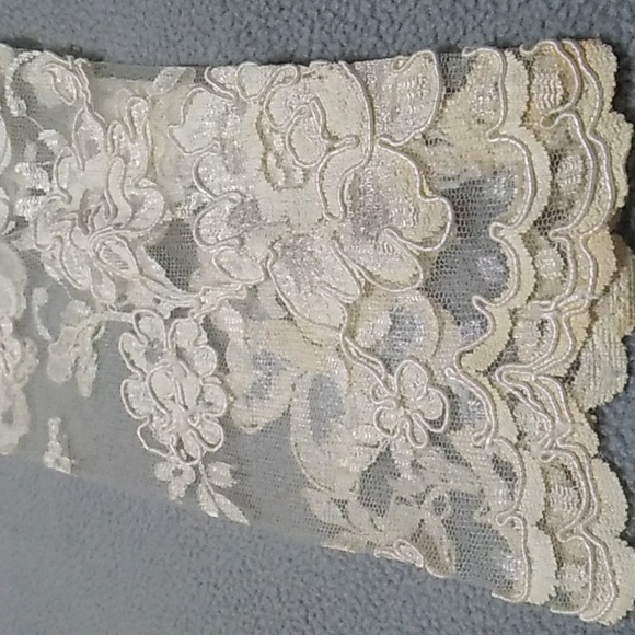 👰‍♀️ RARE VINTAGE 1970’s/80’s Satin & LACE WEDDING DRESS Tiers of Satin - Picture 8 of 16